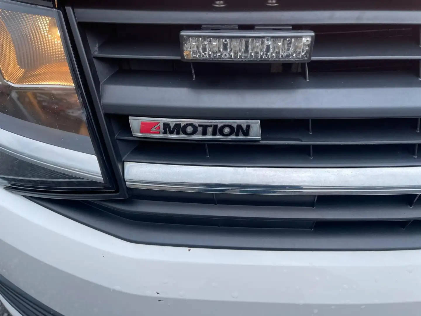 Volkswagen T6 Transporter RTW NOTARZT AUTO/T6/4 MOTION/AUTOMATIK. Blanco - 2