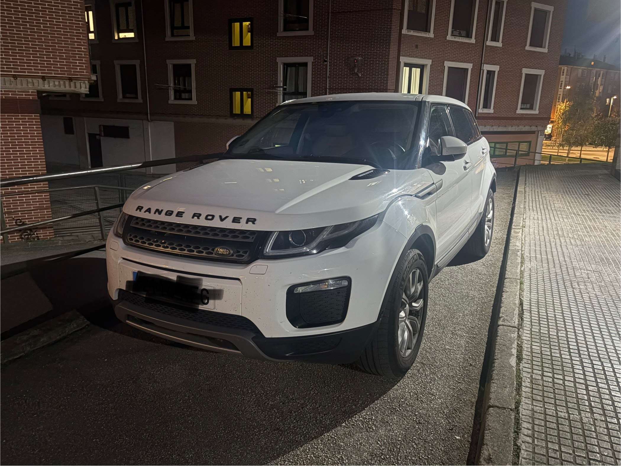 Land Rover Range Rover Evoque 2.0TD4 SE 4WD Aut. 150 - foto 1