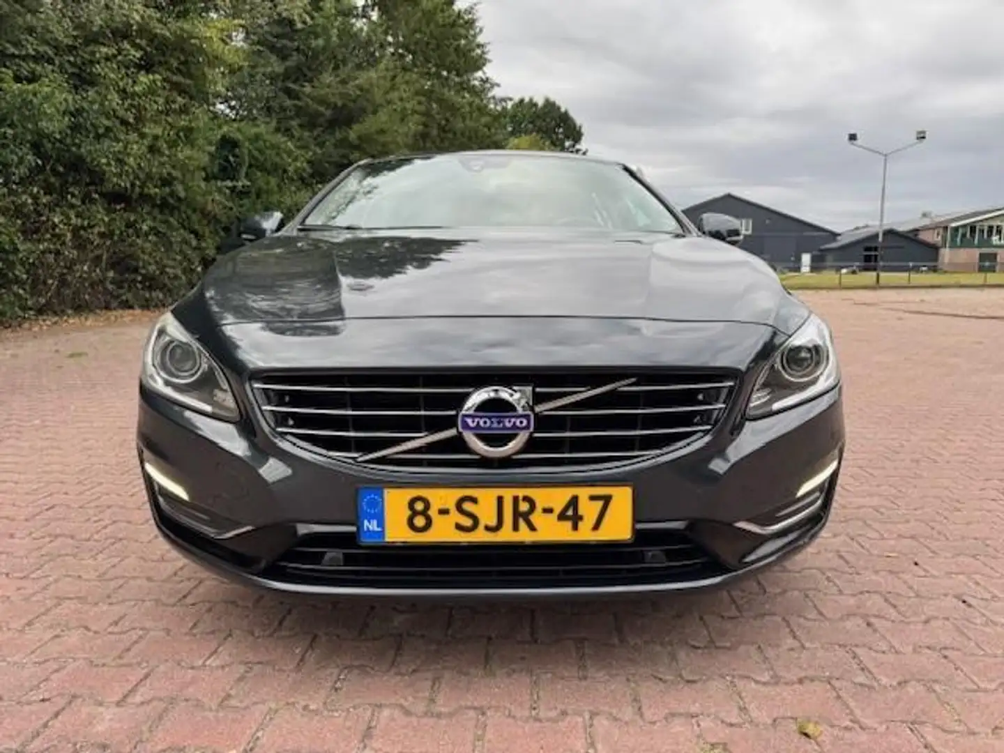 Volvo V60 2.4 D6 AWD PLUG-IN HYBRID SUMMUM ODAK/THAAK/NIEUW Grau - 2