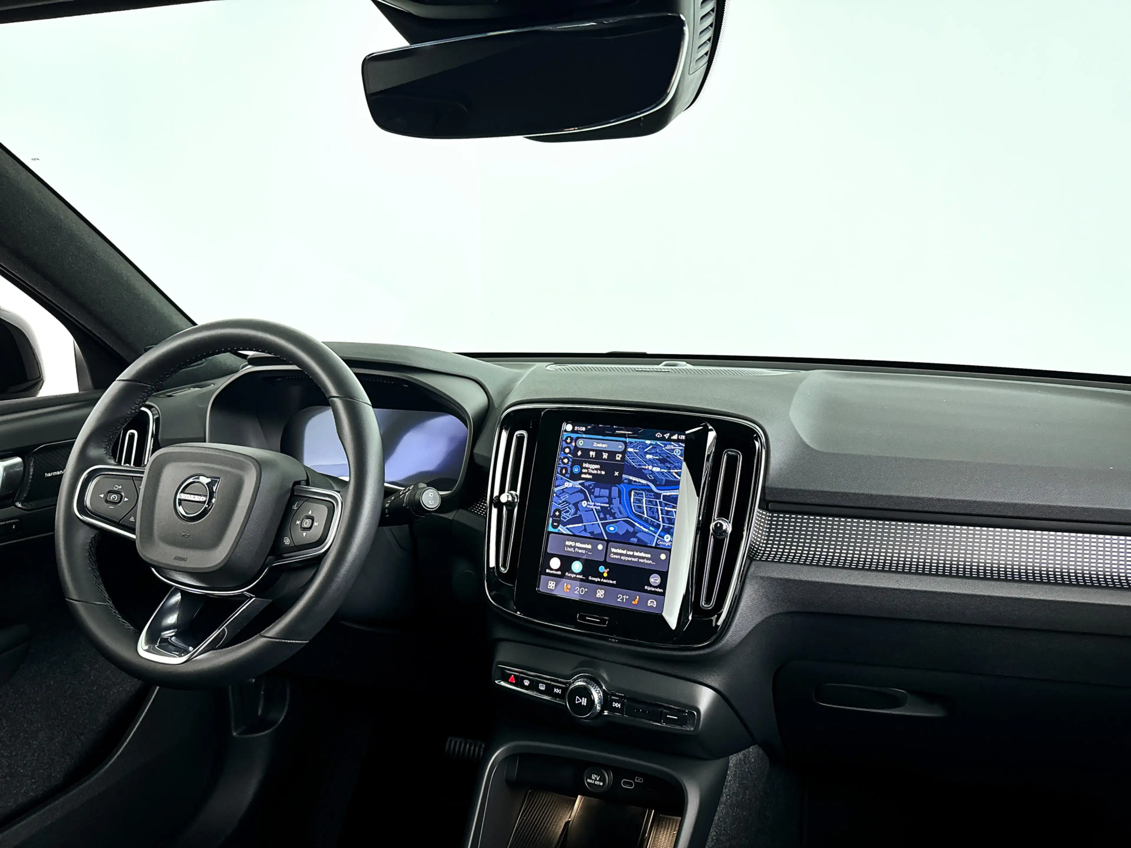 Volvo EX40 Single Motor Plus Black Edition 70 kWh | Parkeerca — photo 3