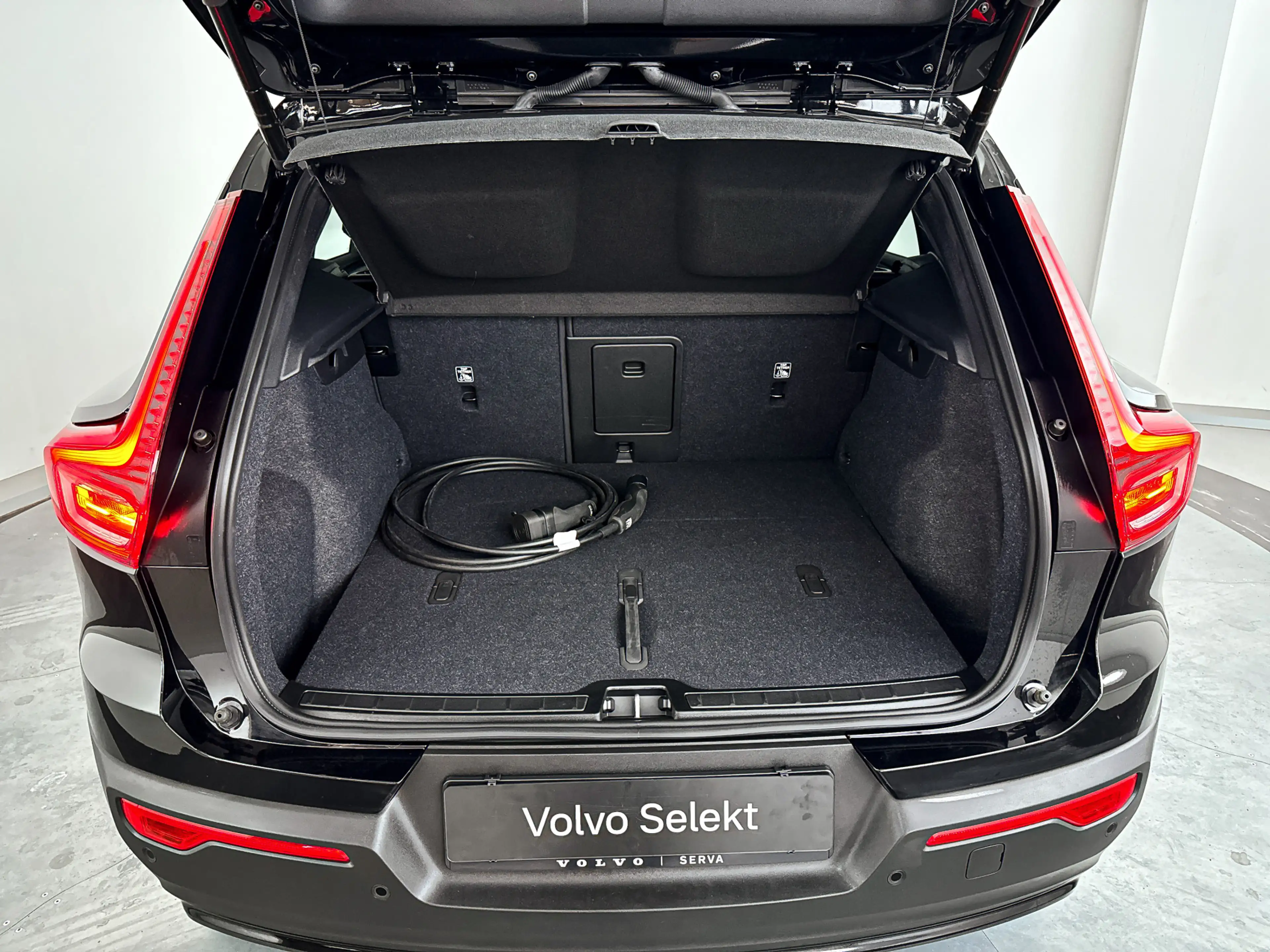 Volvo EX40 Single Motor Plus Black Edition 70 kWh | Parkeerca — photo 14