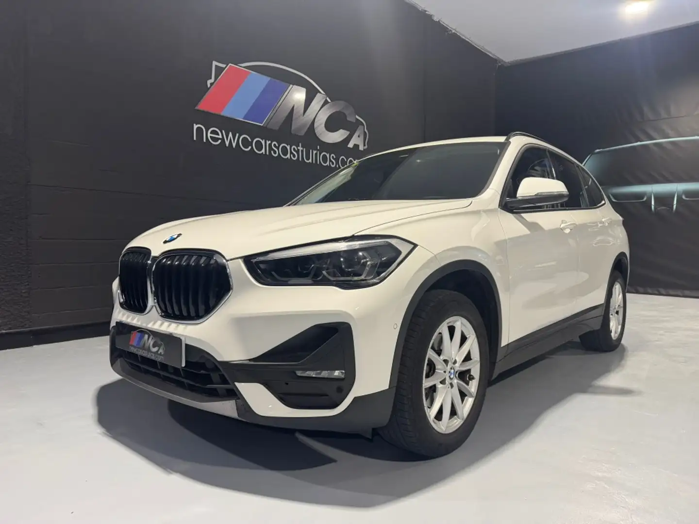 BMW X1 sDrive 18dA Corporate Blanco - 1