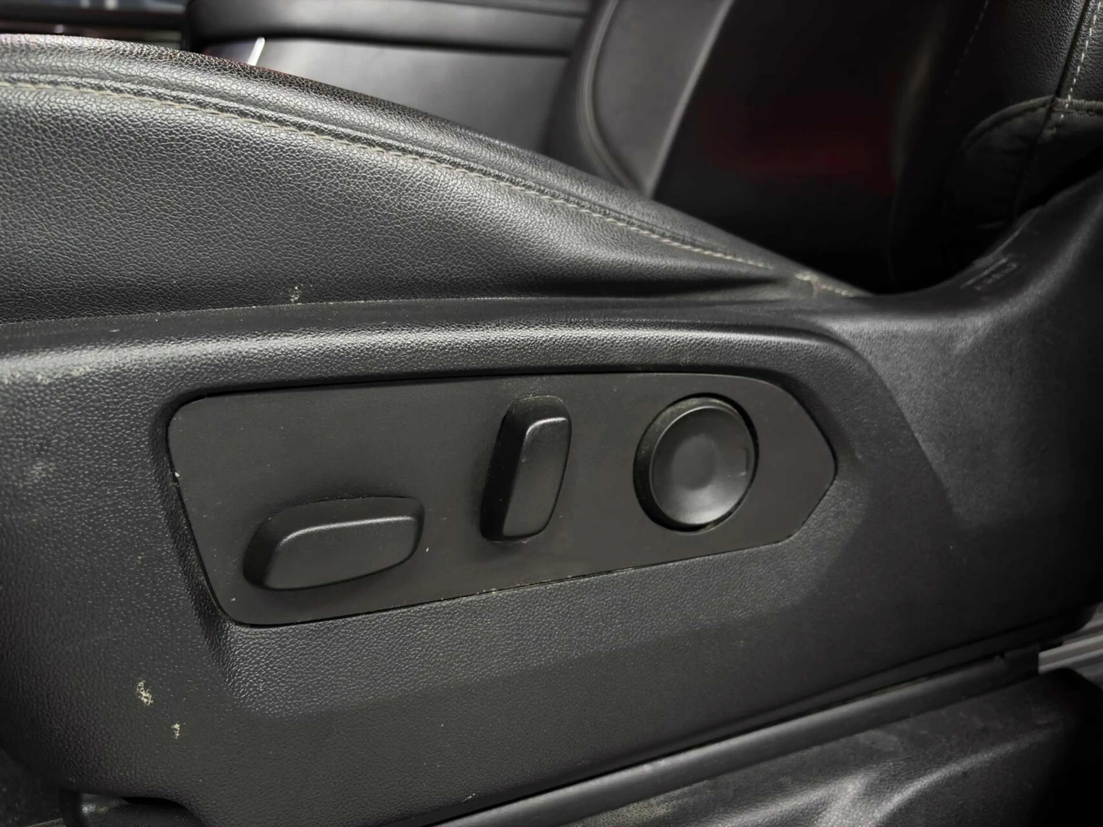 Chevrolet Silverado 1500 RST 4x4 |PANO|TREK|ACC|BOSE|360° — photo 6
