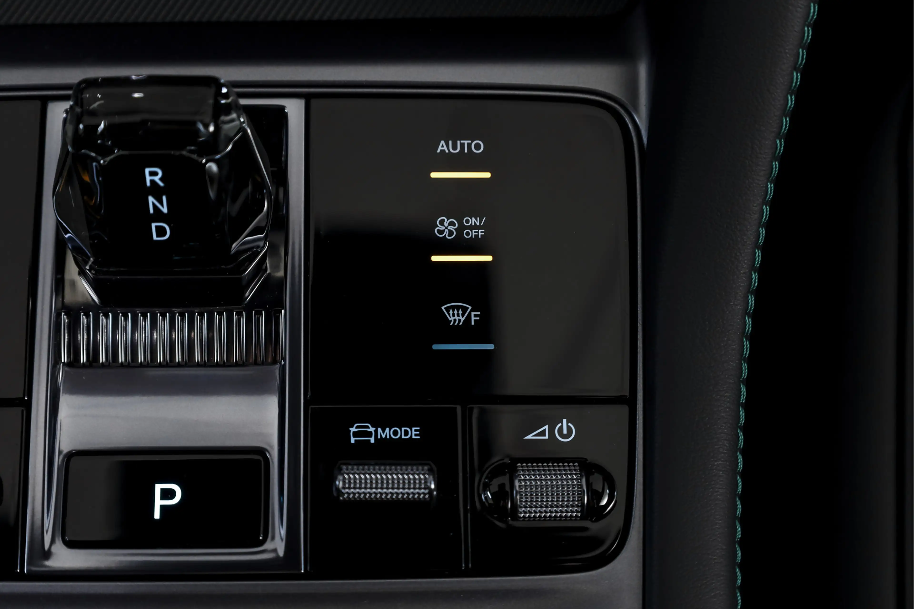 BYD Seal U 1.5 DM-i FWD Boost | Plug-In | S/K-Panodak | 360 C — photo 32