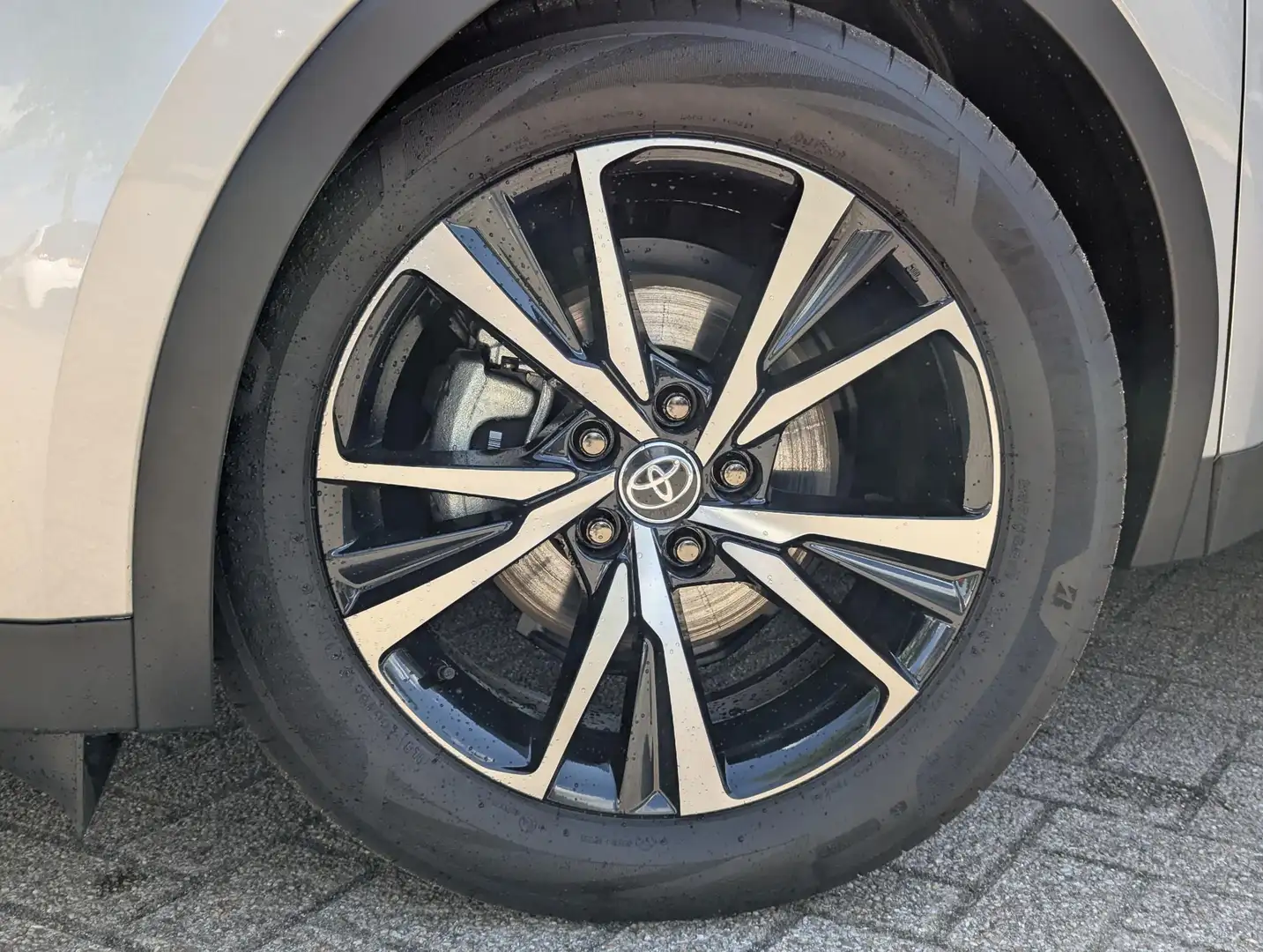 Toyota C-HR 1.8 Hybrid 140 Team D | Bi-tone | Stoel- stuurverw - 2