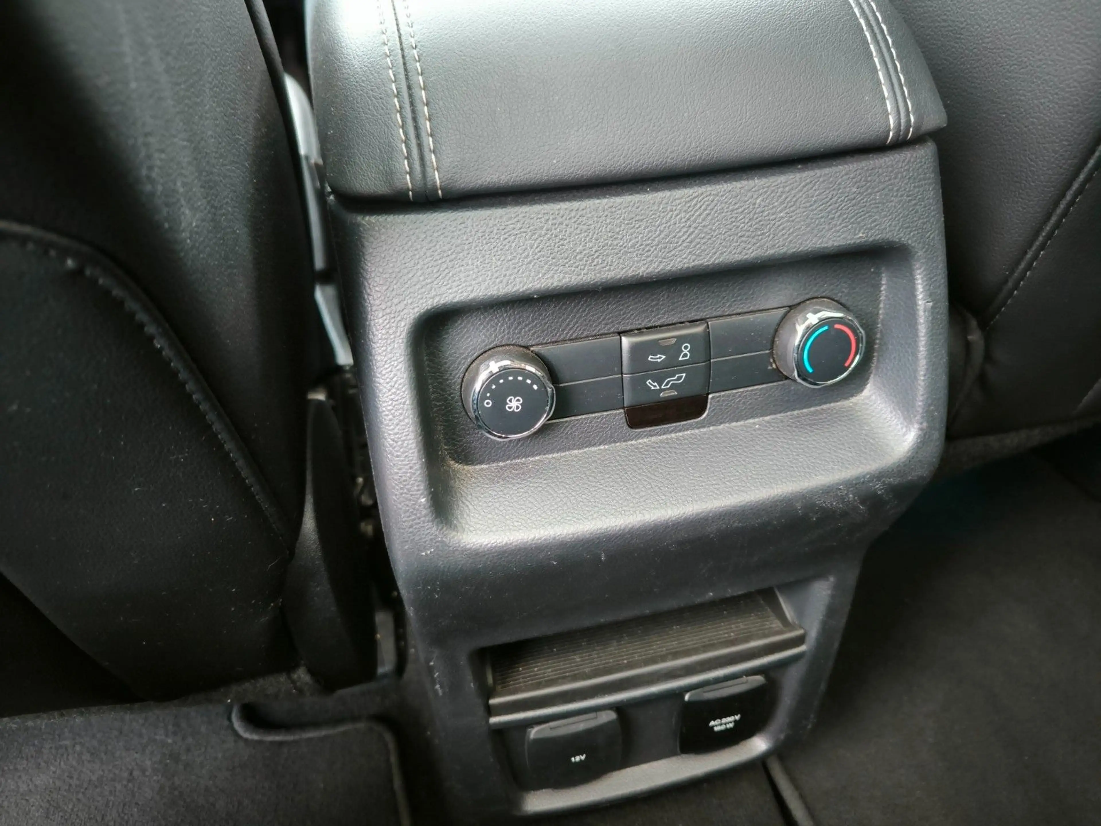 Ford Galaxy 2,0 EcoBlue Titanium,Cam,LED,Pdach,18"Alu — photo 7