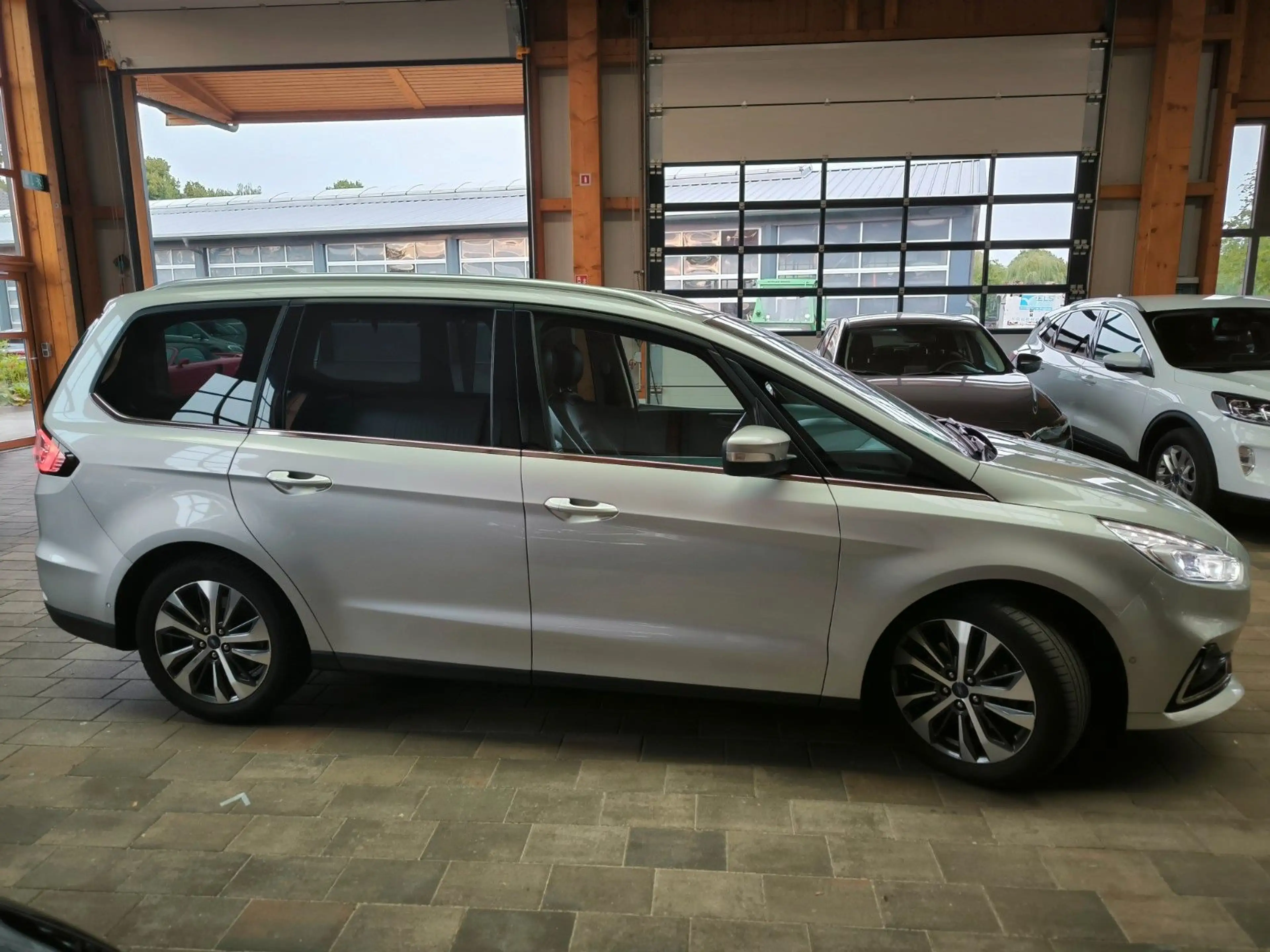 Ford Galaxy 2,0 EcoBlue Titanium,Cam,LED,Pdach,18"Alu — photo 2