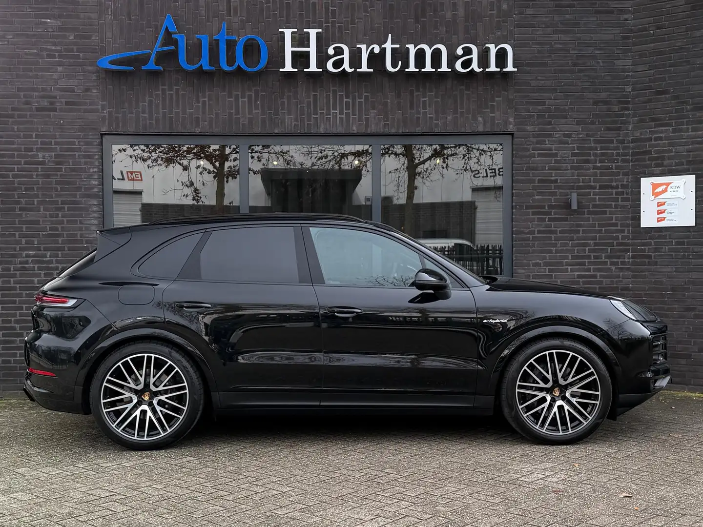 Porsche Cayenne 3.0 E-Hybrid Sport-Chrono INNOD.|HUD|PANO|BOSE|GLA Schwarz - 2
