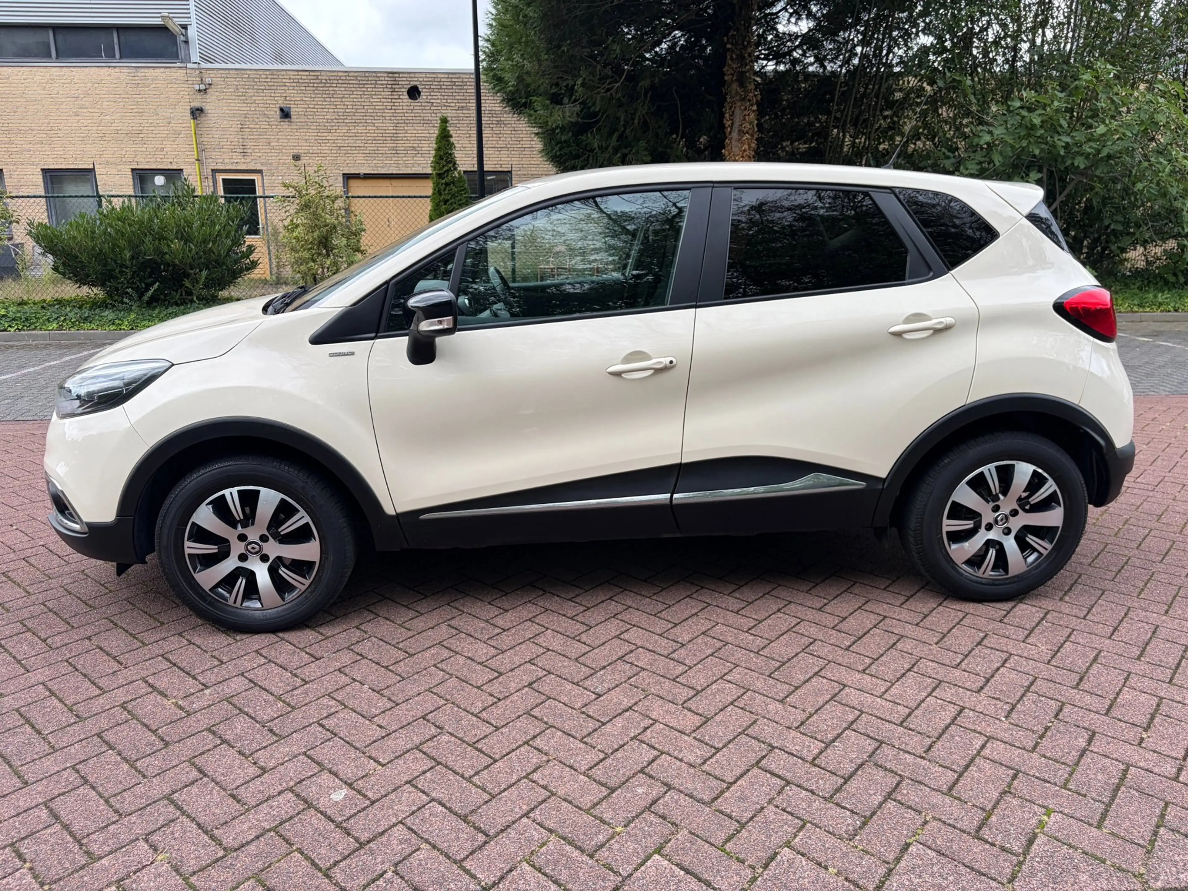 Renault Captur 0.9 TCe Limited / Navi / LED / Trekhaak — photo 3