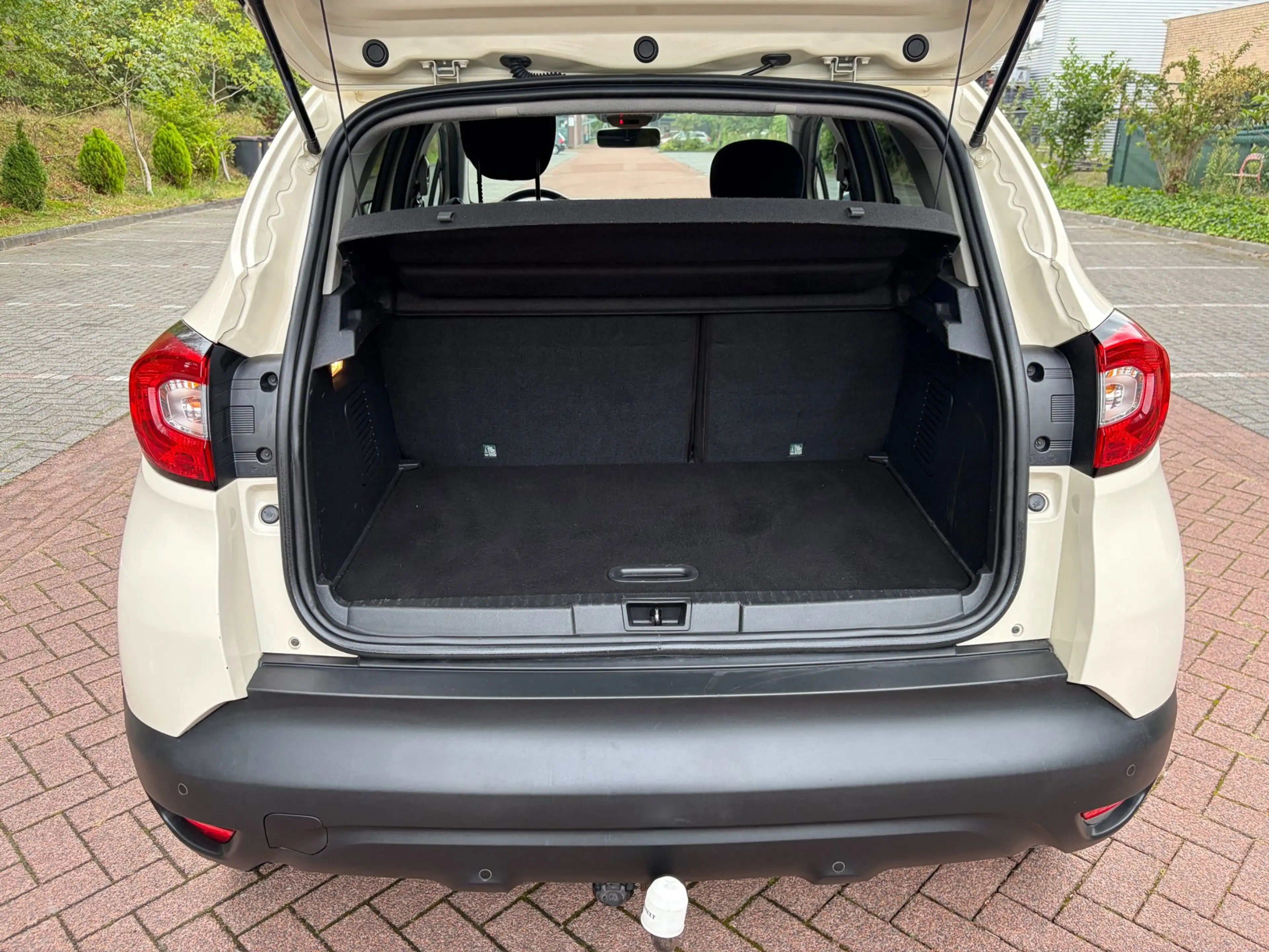 Renault Captur 0.9 TCe Limited / Navi / LED / Trekhaak — photo 6