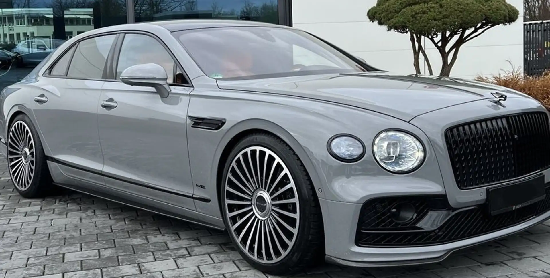 Bentley Flying Spur W12 Mulliner siva - 1