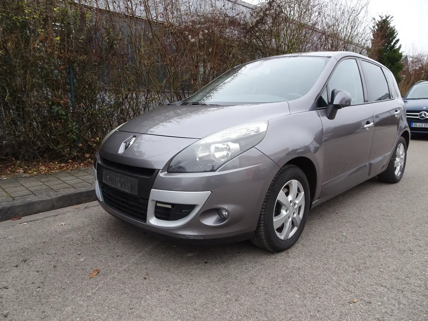Renault Scenic Dynamique-BLT-Gr Navi-SHZ-2xPDC-AHK-145tkm-1HA-1 A Grau - 1