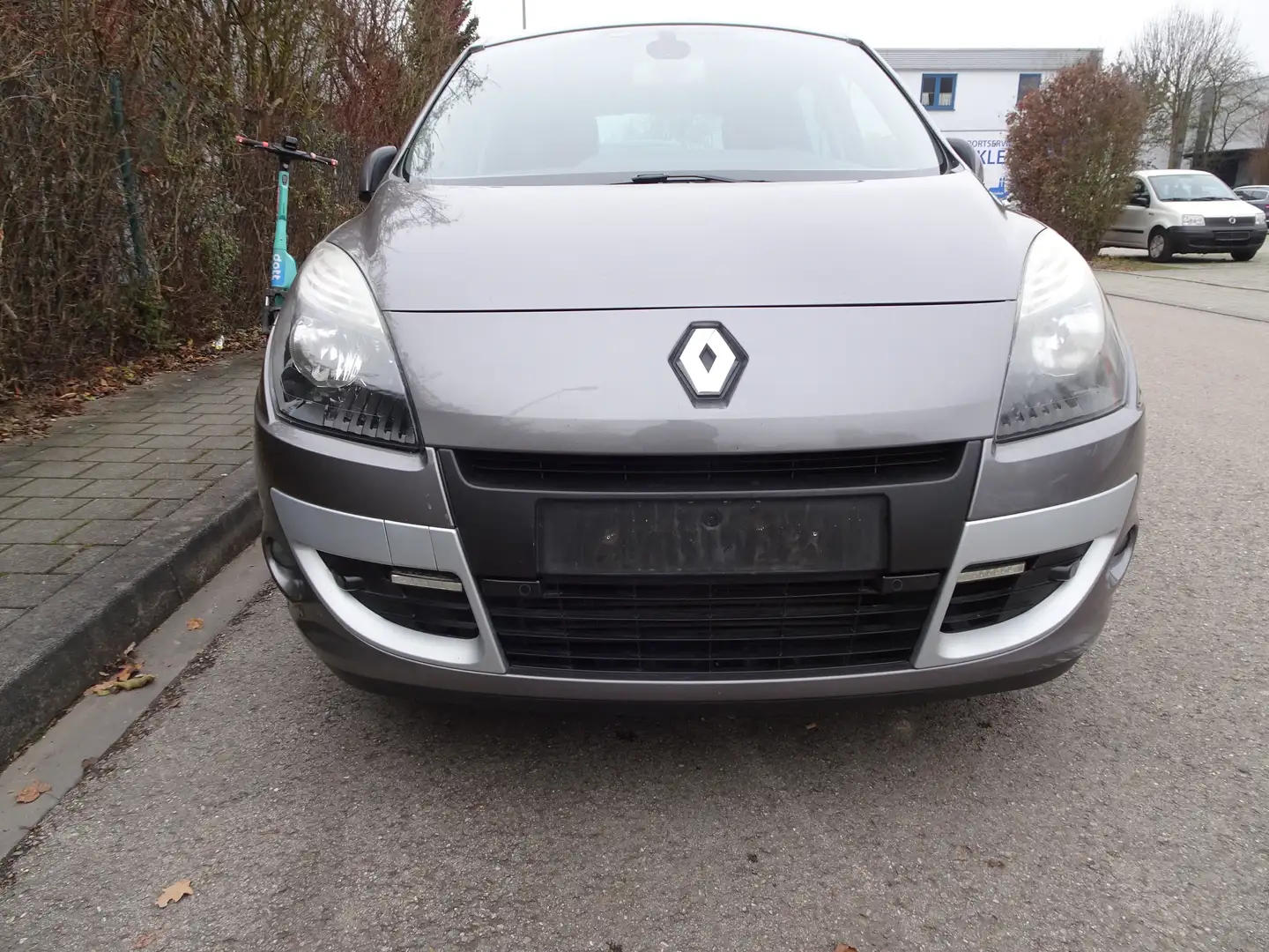 Renault Scenic Dynamique-BLT-Gr Navi-SHZ-2xPDC-AHK-145tkm-1HA-1 A Grau - 2