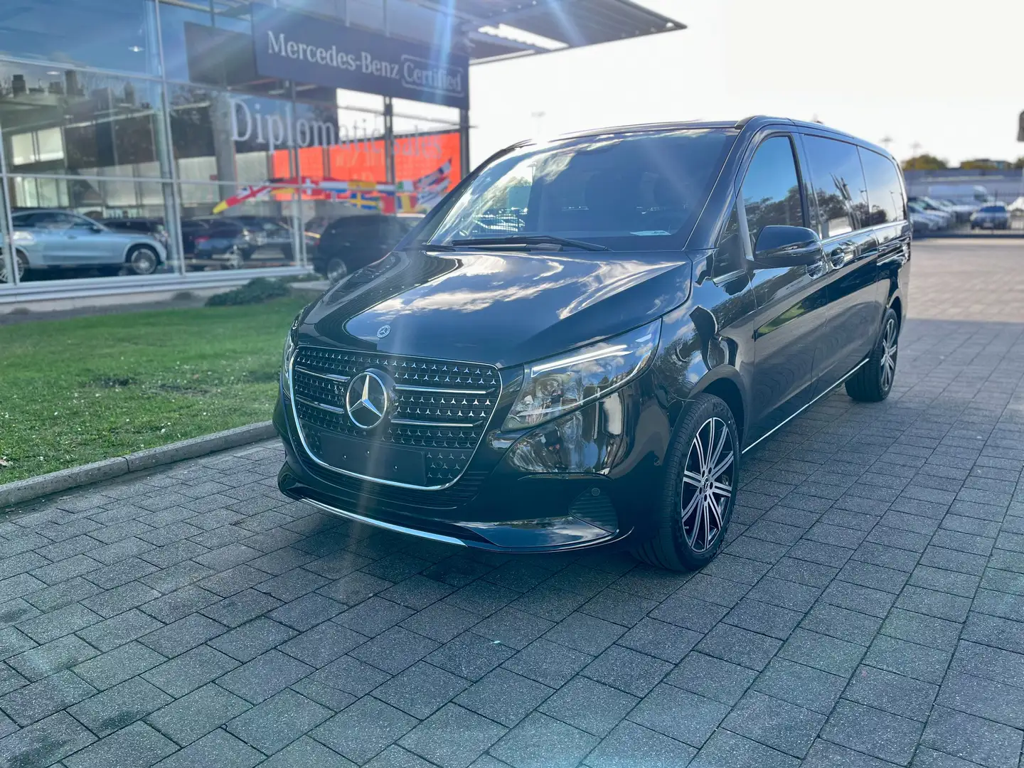 Mercedes-Benz V 250 V 250 d Avantgarde SWB (EU6AP) Zwart - 1