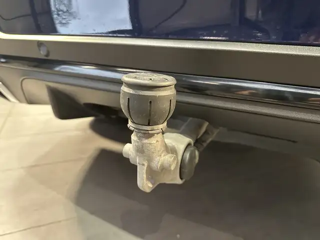 Mercedes-Benz GLC 200 view 8