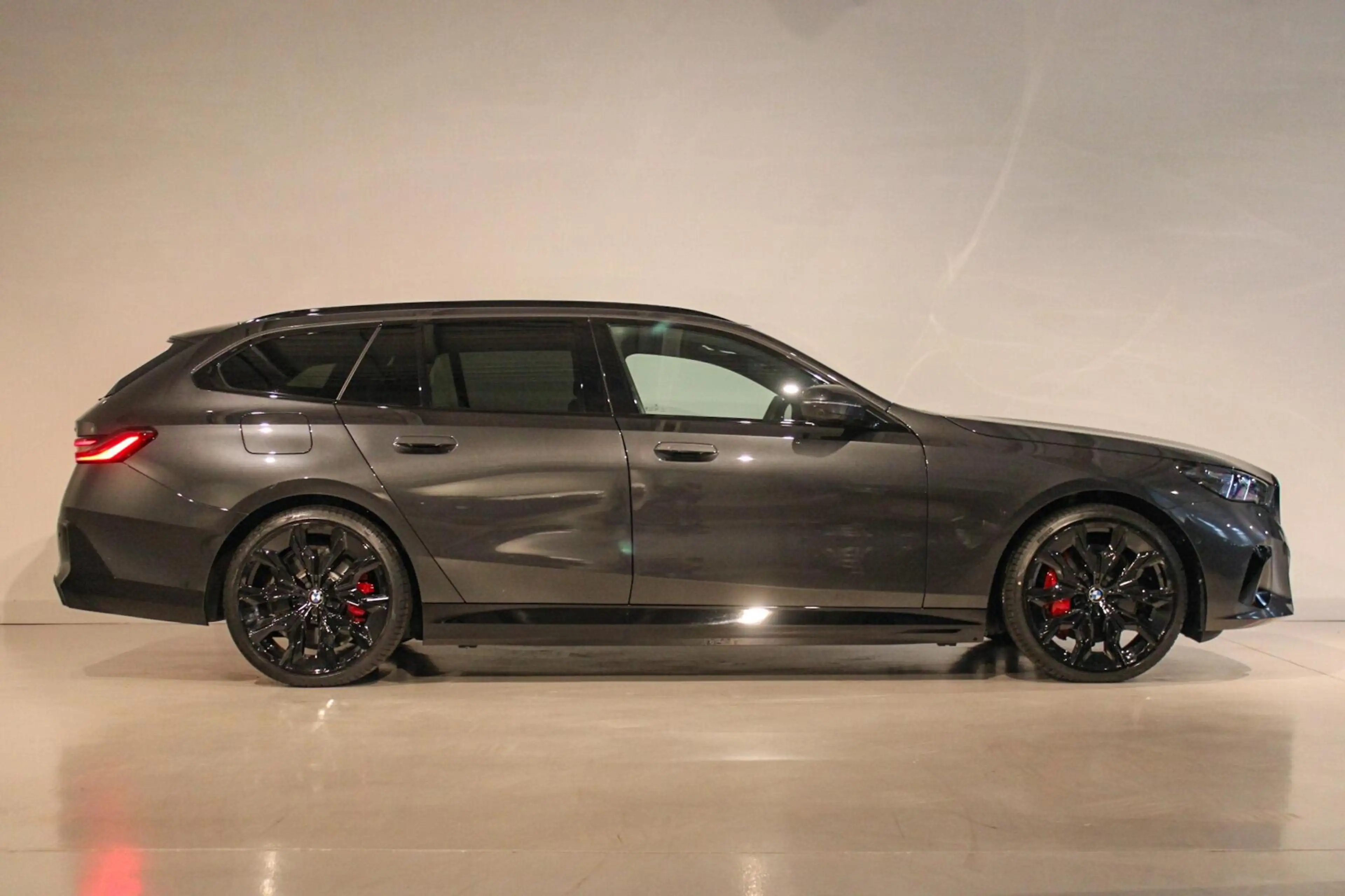 BMW 550 5-serie Touring 550e xDrive PANO | B&W | 4w-best | — photo 6