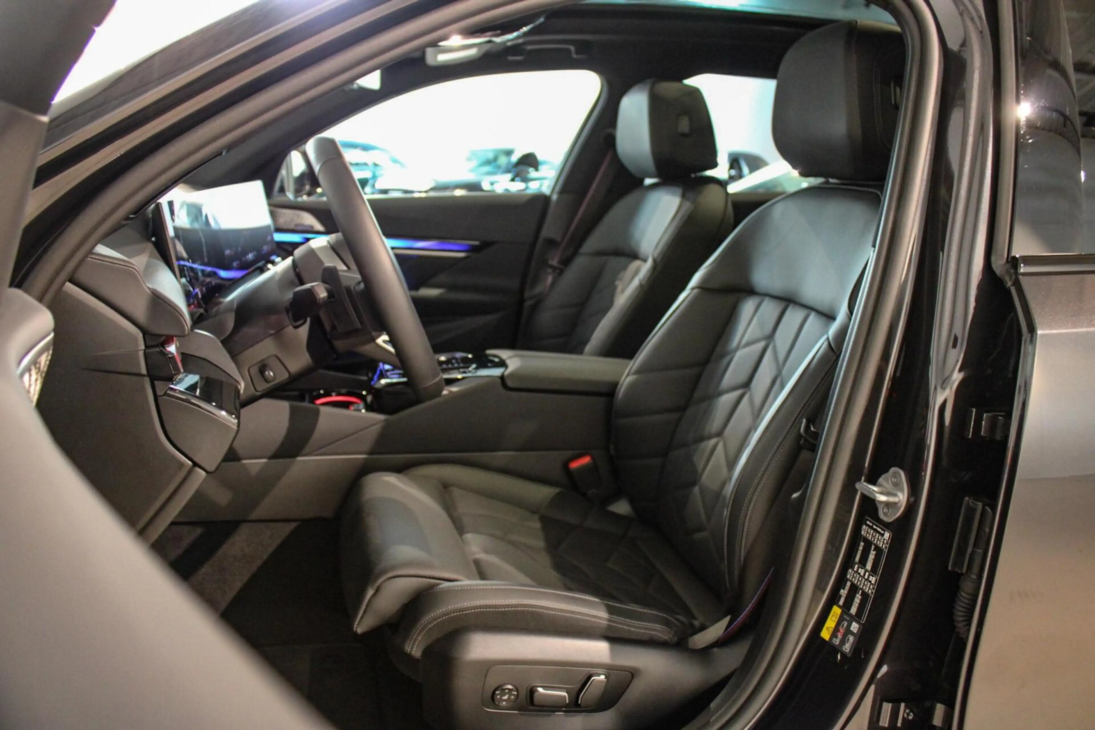 BMW 550 5-serie Touring 550e xDrive PANO | B&W | 4w-best | — photo 12