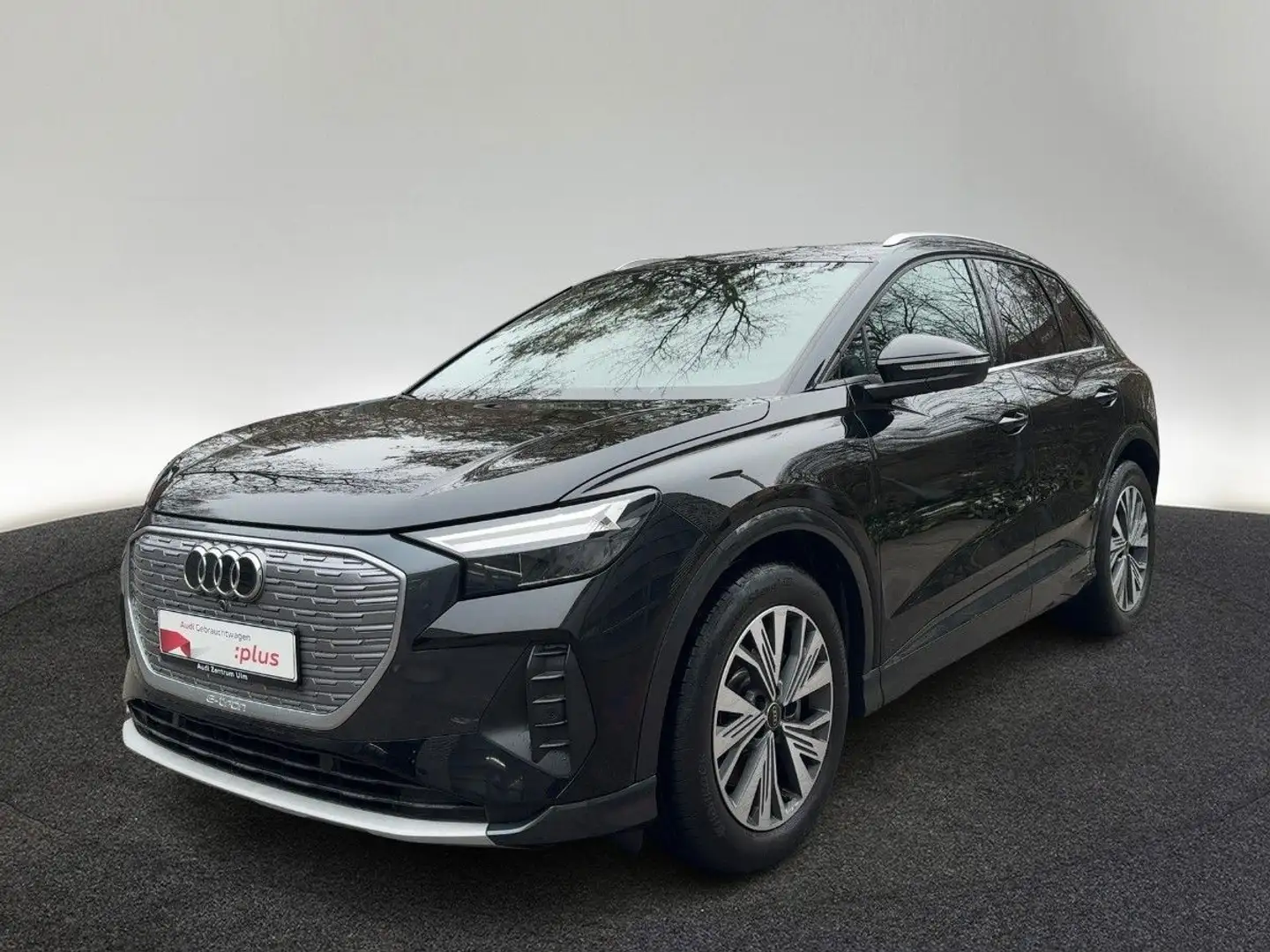 Audi Q4 e-tron 45 S-Line AHK HuD NAVI PANO RFK SONOS Schwarz - 2