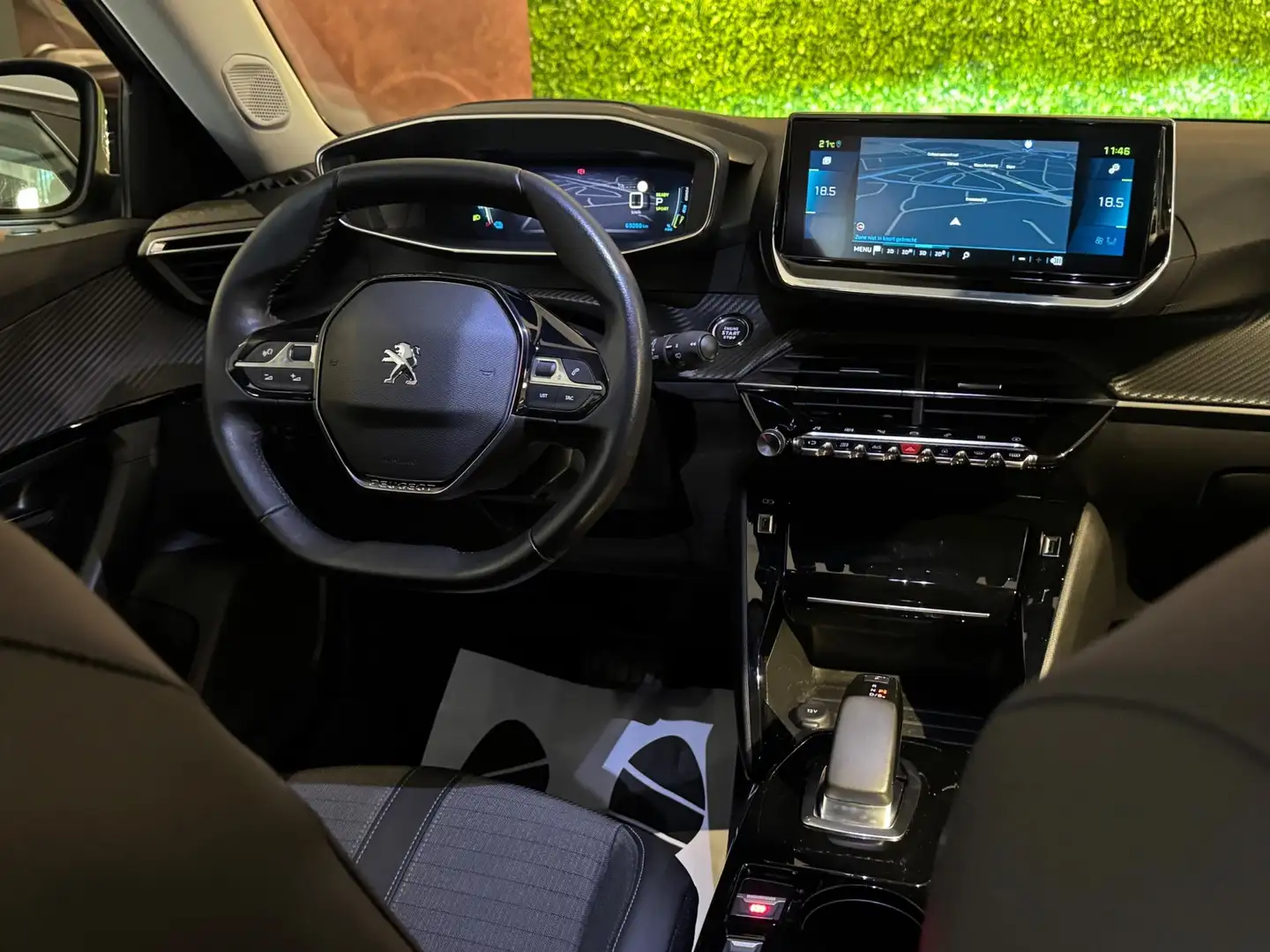 Peugeot e-2008 EV Allure Pack 50 kWh |i-Cockpit|CAMERA|LED|APPLEC Grijs - 2