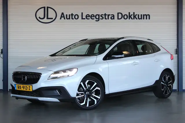 Volvo V40 Cross Country 2.0 T3 Nordic+ Pano | Standkachel | Camera | Keyle