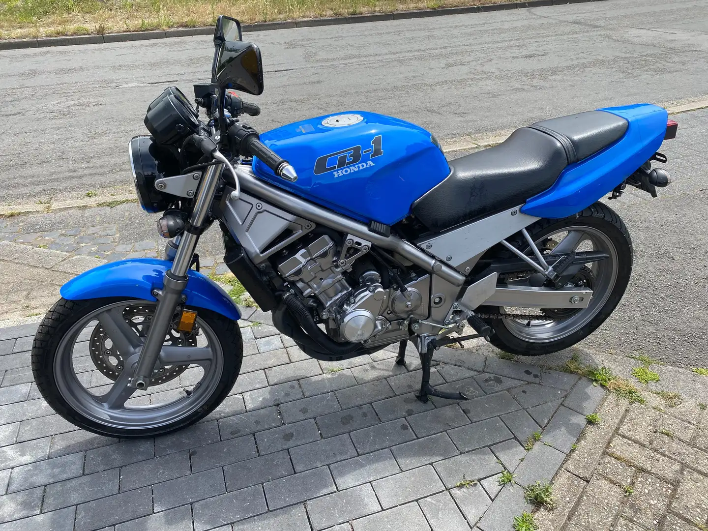 Honda CB 400 Schöne Gepflegte Honda CB-1 400 NC27 Bleu - 1