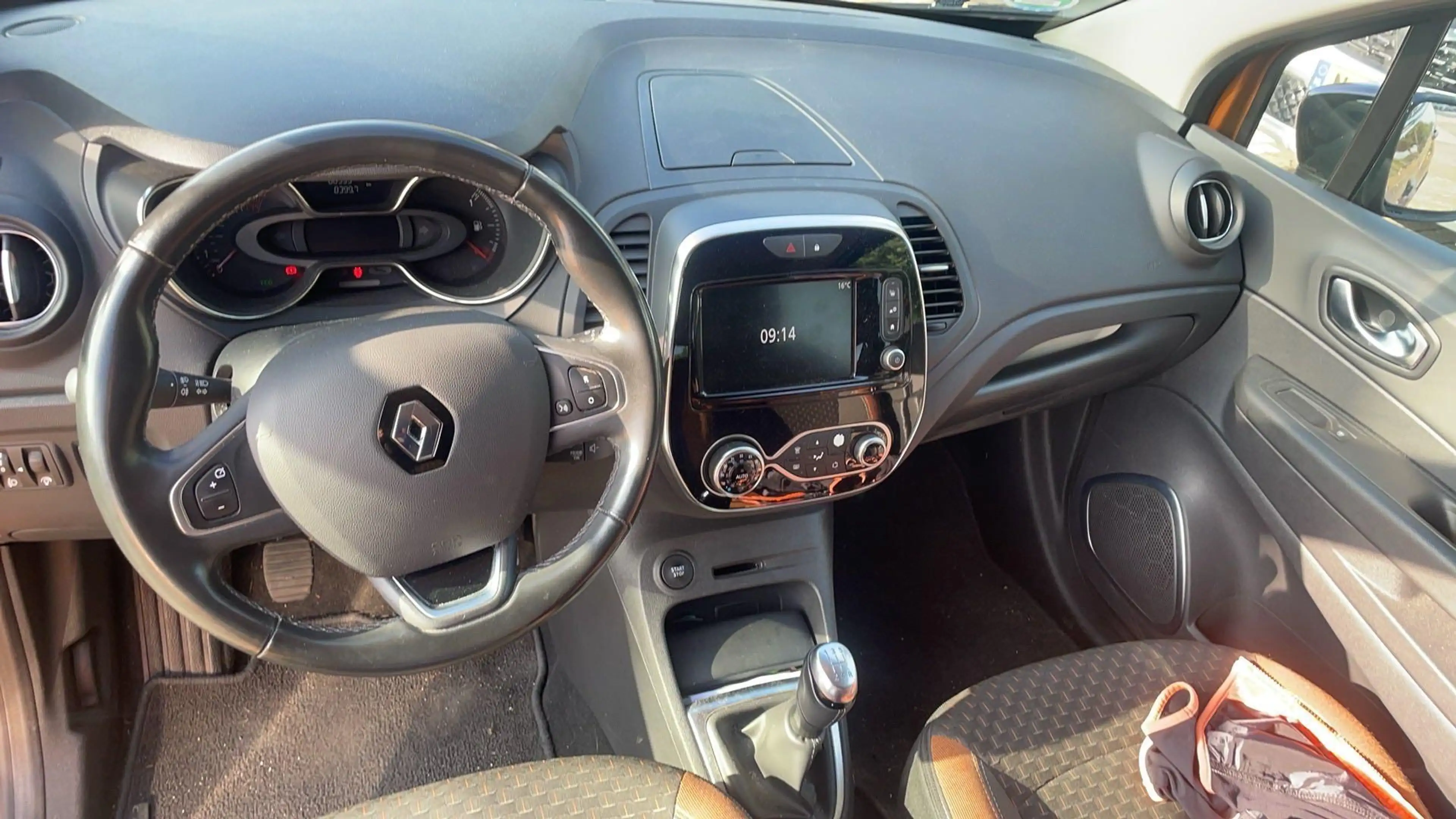 Renault Captur 0.9 TCe Intens — photo 8