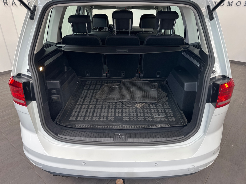 Volkswagen Touran 2.0 TDI DSG Highline NAV+LED+ACC+AHK+SHZ — photo 6