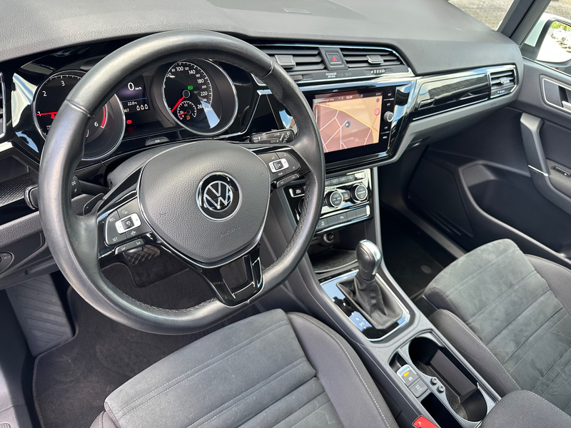 Volkswagen Touran 2.0 TDI DSG Highline NAV+LED+ACC+AHK+SHZ — photo 9