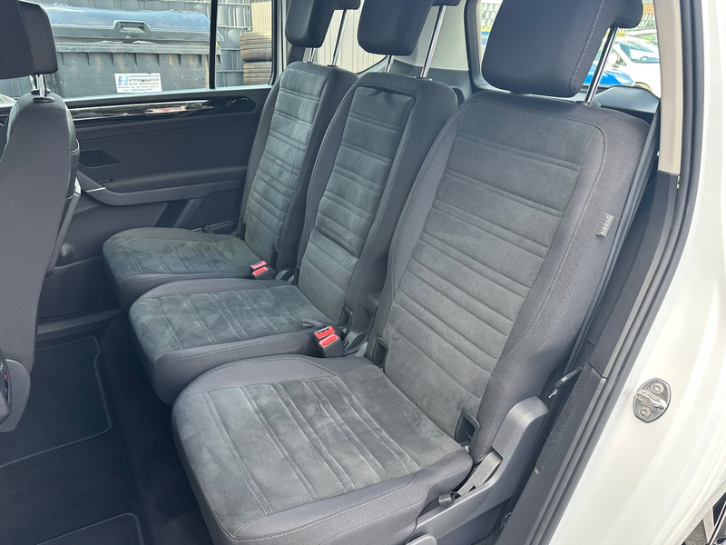 Volkswagen Touran 2.0 TDI DSG Highline NAV+LED+ACC+AHK+SHZ — photo 12