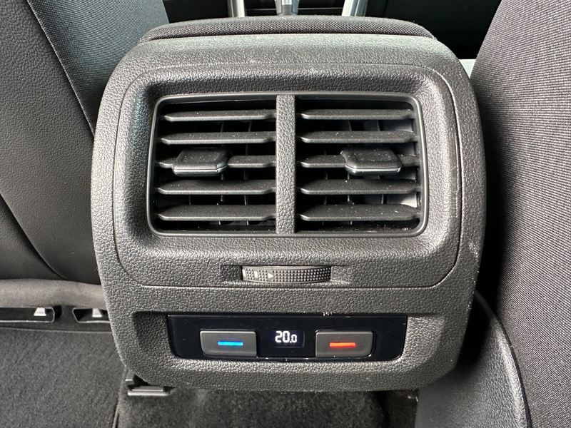 Volkswagen Touran 2.0 TDI DSG Highline NAV+LED+ACC+AHK+SHZ — photo 13