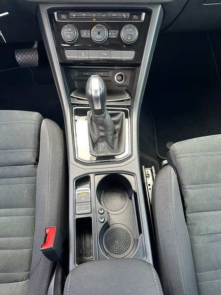 Volkswagen Touran 2.0 TDI DSG Highline NAV+LED+ACC+AHK+SHZ — photo 10