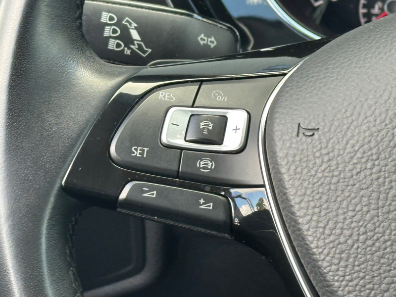 Volkswagen Touran 2.0 TDI DSG Highline NAV+LED+ACC+AHK+SHZ — photo 15