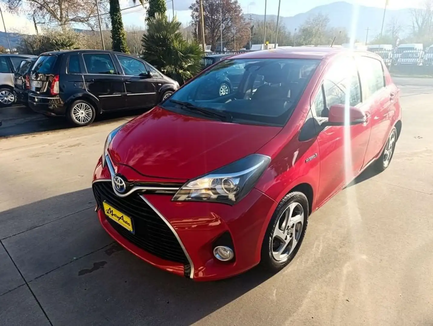 Toyota Yaris 1.5 Hybrid 5 porte Active Rosso - 2