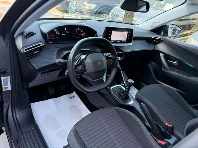 Peugeot 2008 view 11