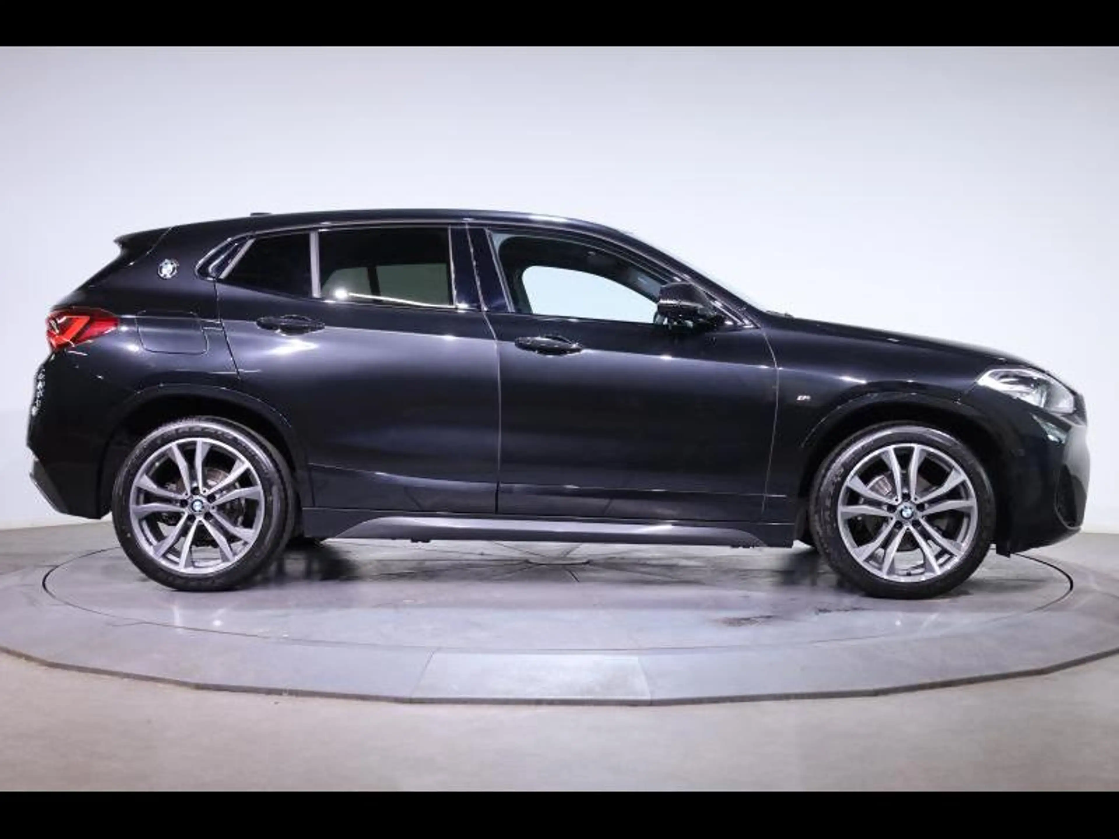 BMW X2 sDrive16d Kit M Sport — photo 3