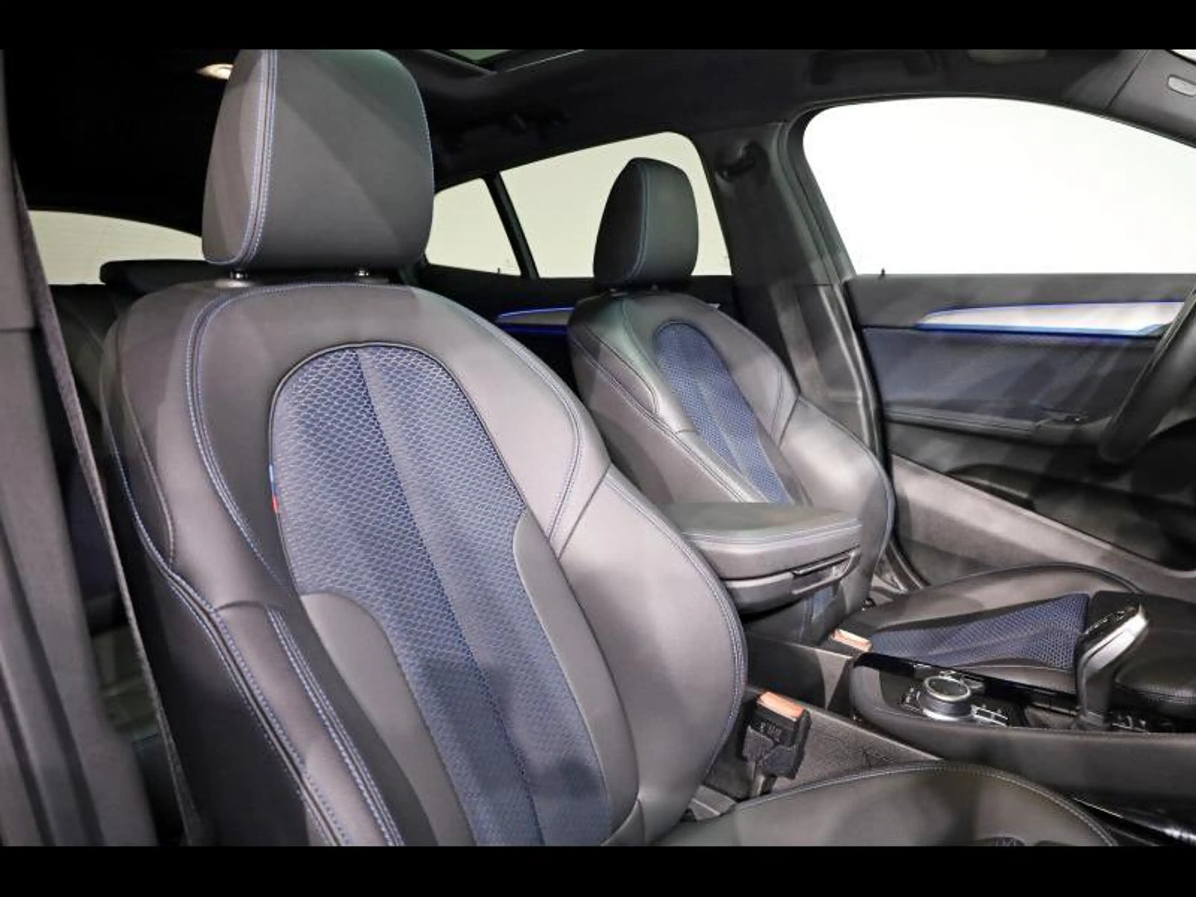 BMW X2 sDrive16d Kit M Sport — photo 11