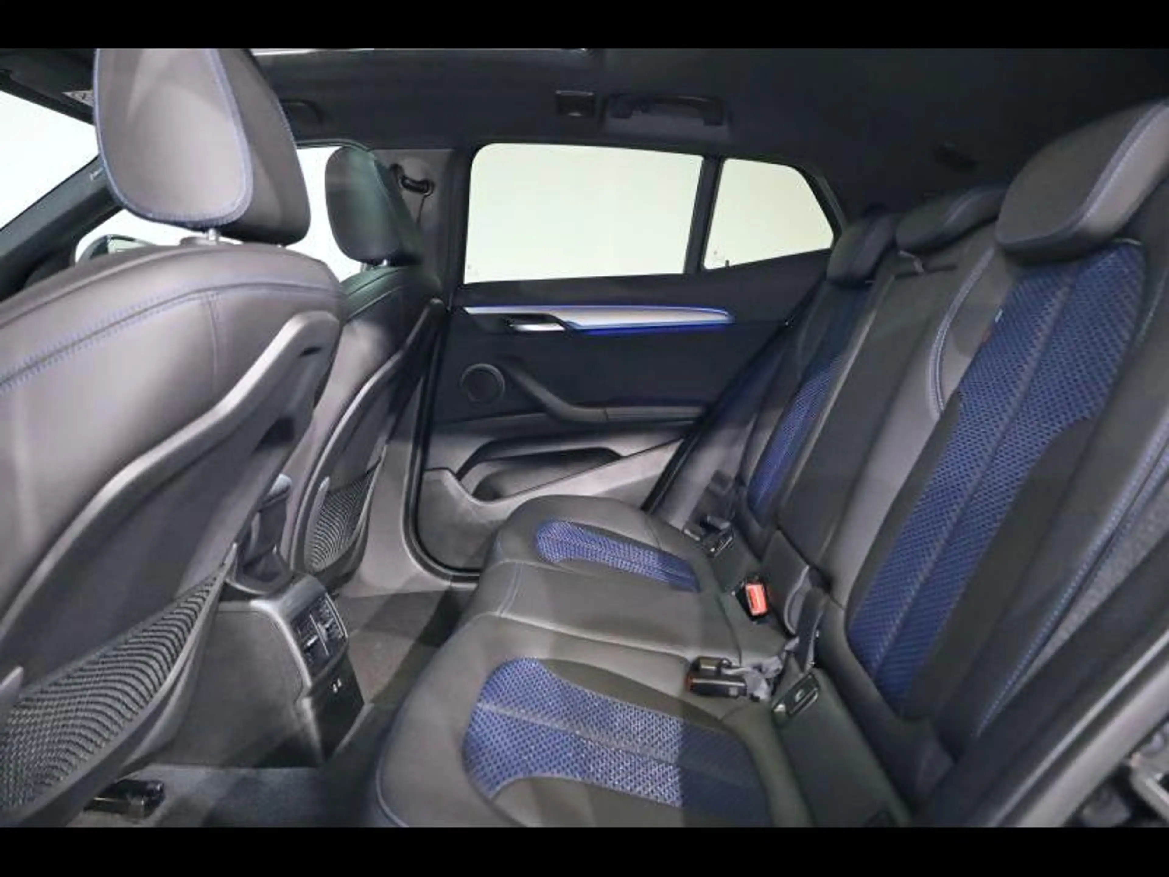 BMW X2 sDrive16d Kit M Sport — photo 10