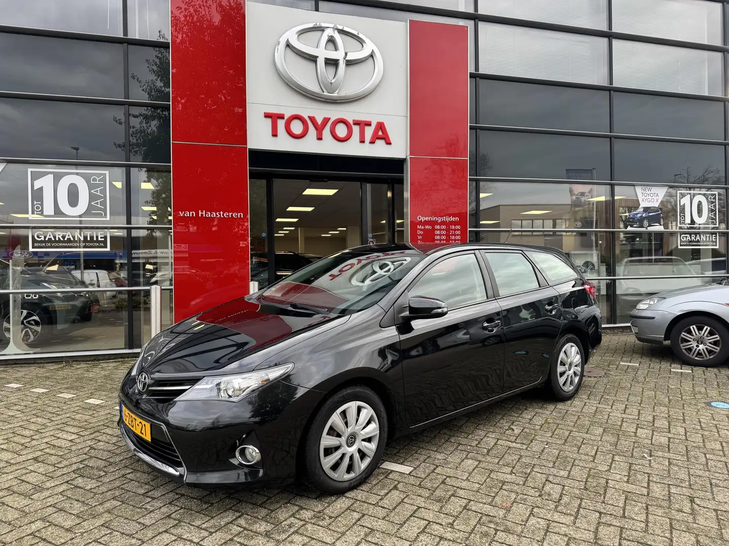 Toyota Auris 1.3 VVT-i 99pk Now Nero - 1