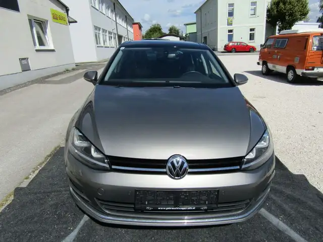 Volkswagen Golf view 5
