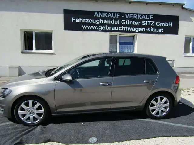 Volkswagen Golf view 2