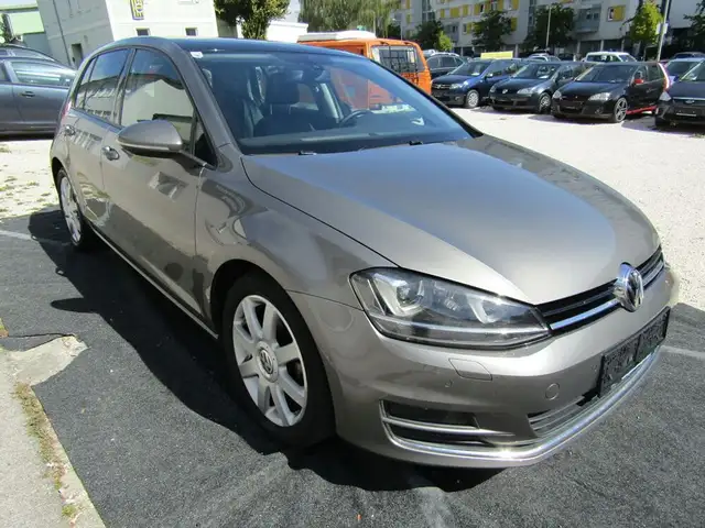 Volkswagen Golf view 4