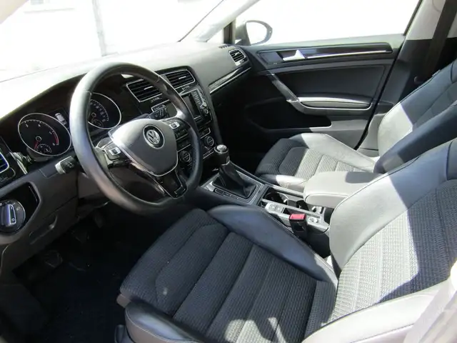 Volkswagen Golf view 10