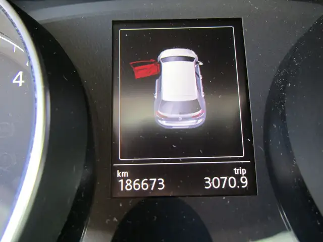 Volkswagen Golf view 12