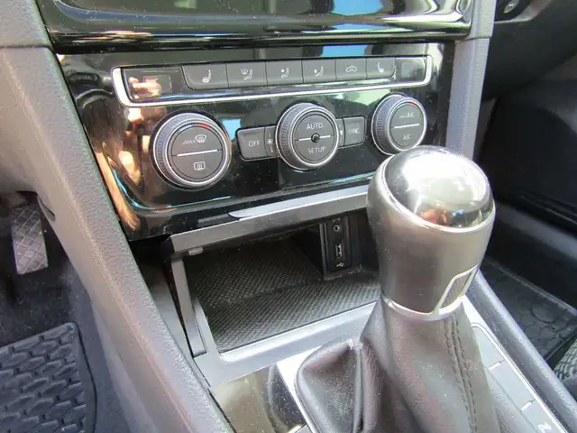 Volkswagen Golf view 14