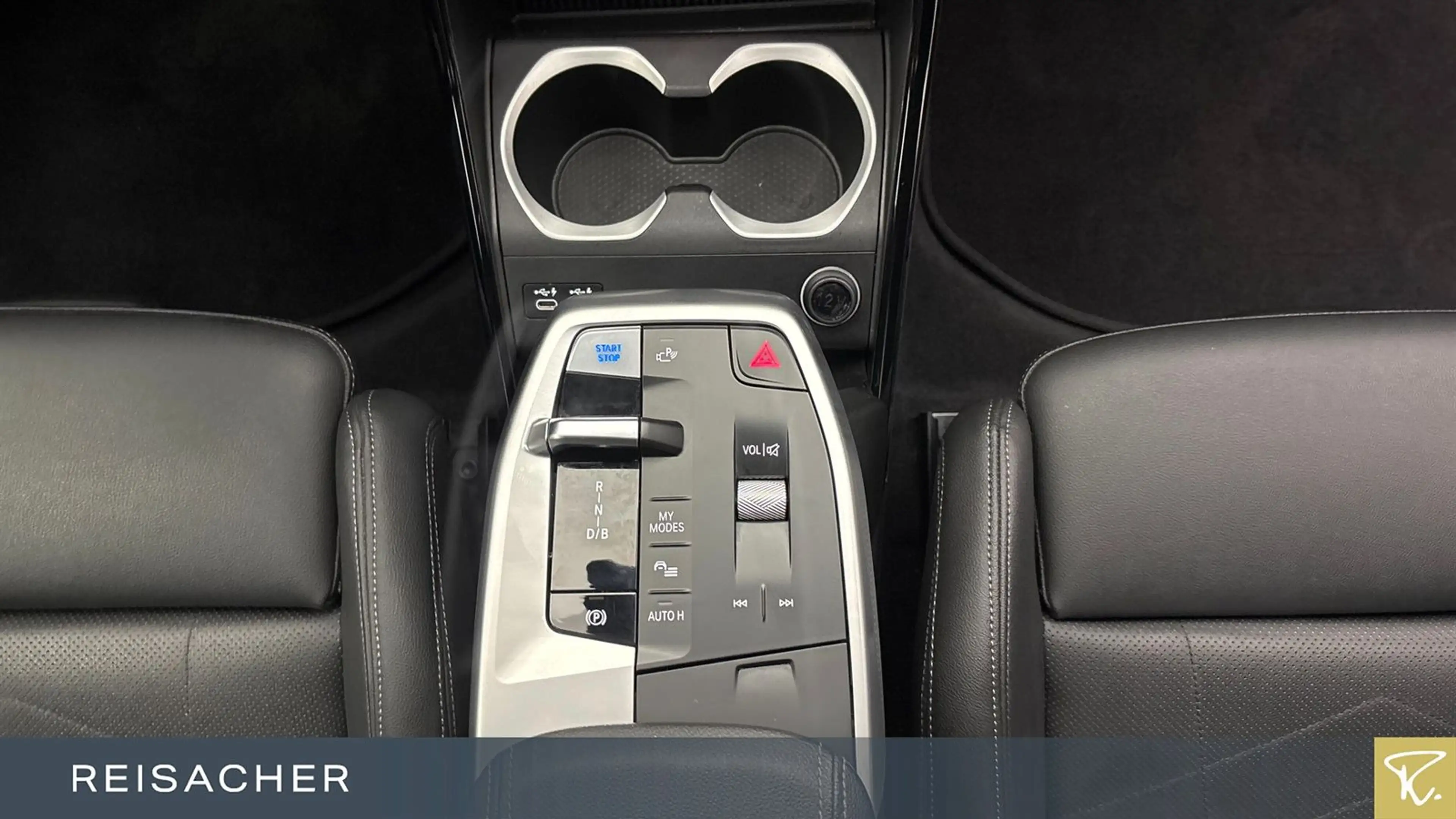 BMW iX1 IX1 A XDRIVE30 LC+,AHK,DA,RFK,SpSitze,PA,18" — photo 11