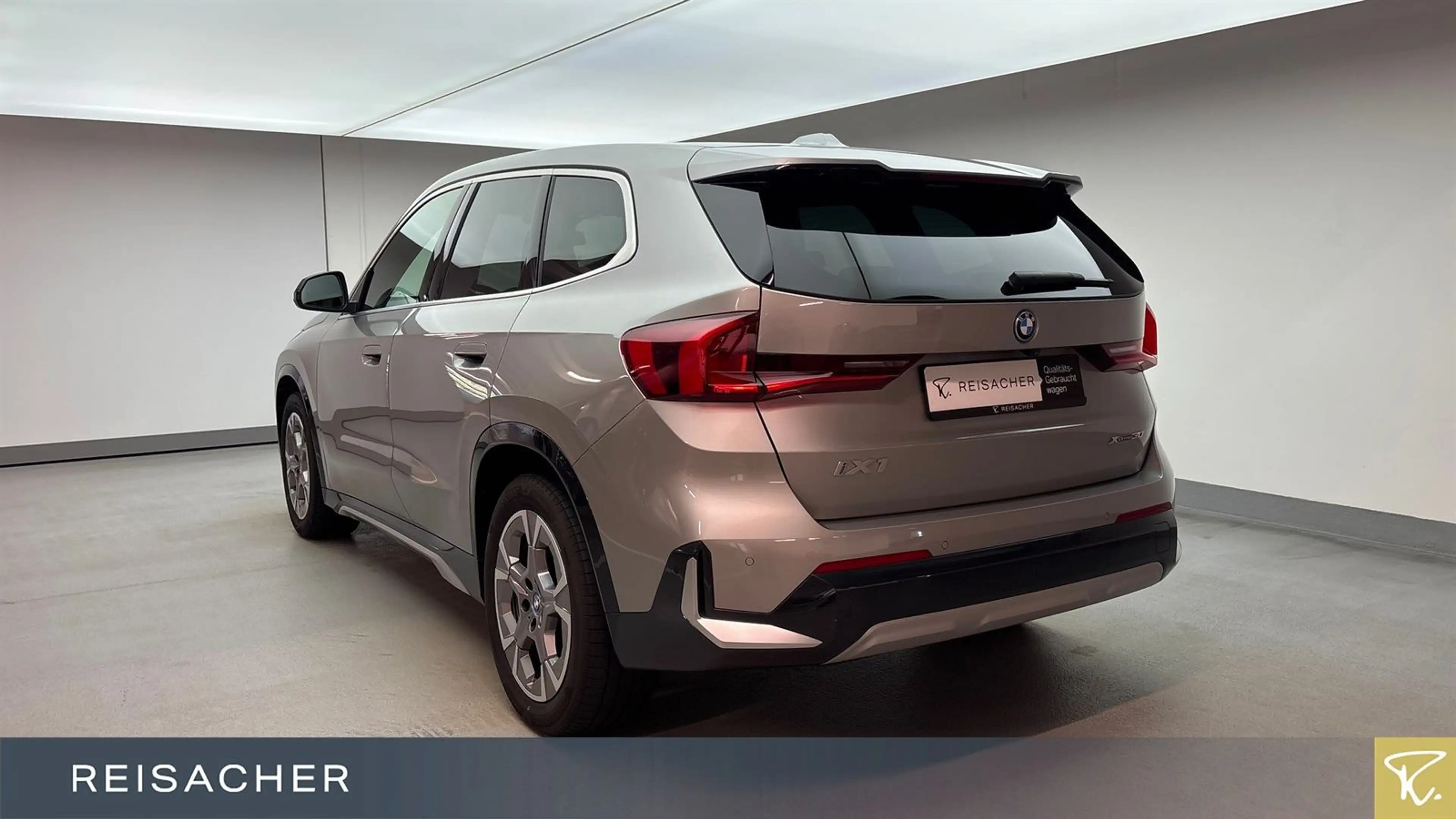 BMW iX1 IX1 A XDRIVE30 LC+,AHK,DA,RFK,SpSitze,PA,18" — photo 2