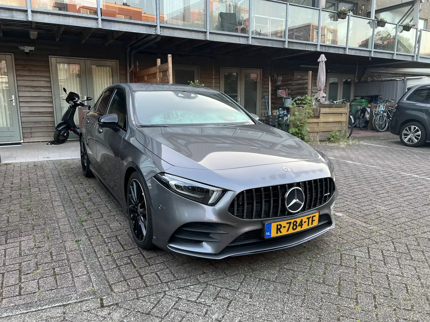 Mercedes-Benz A 250 AMG line Grijs - 1