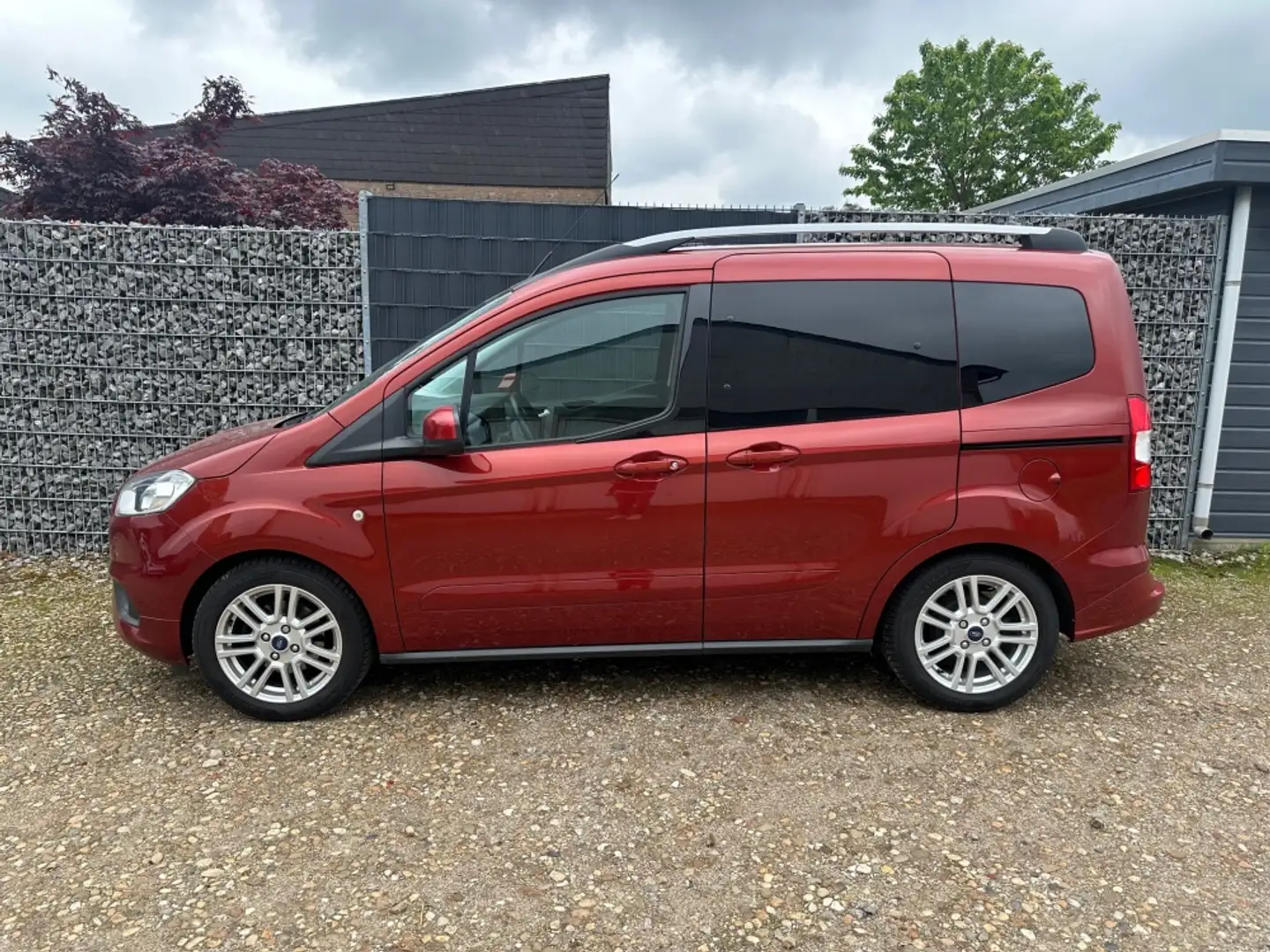Ford Tourneo Courier 1.0 EcoBoost Titanium Rot - 2