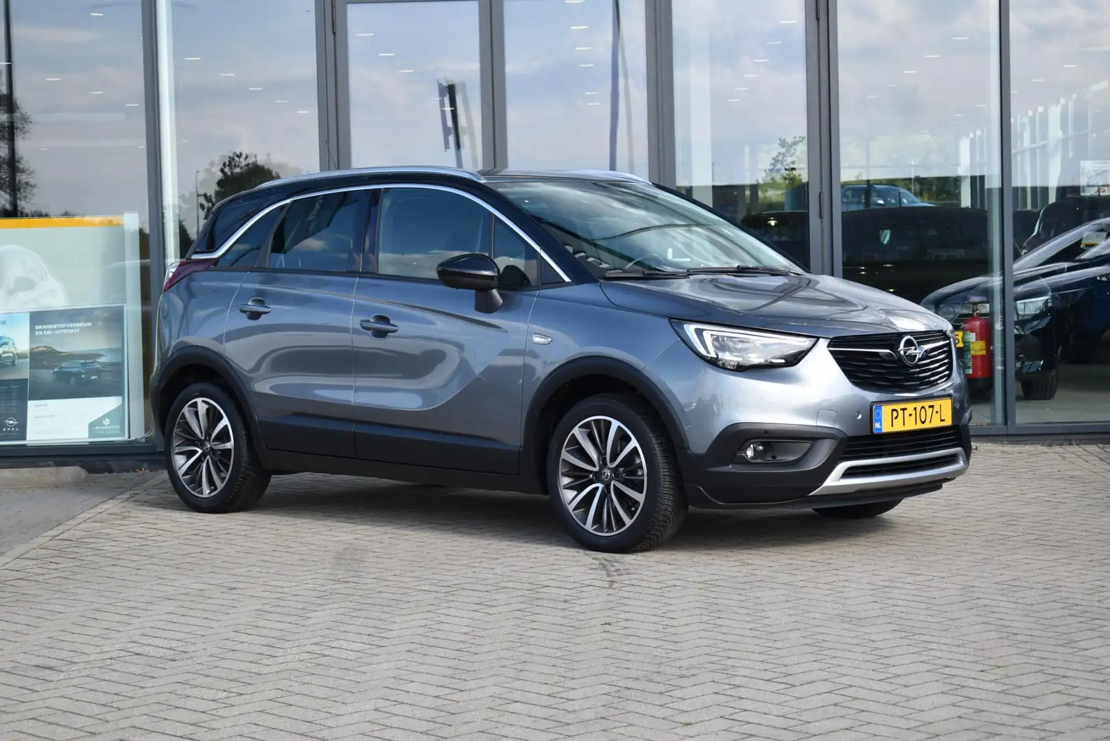 Opel Crossland X 1.2 Turbo Innovation ECC / PANORAMADAK / AGR / CAM Grau - 2