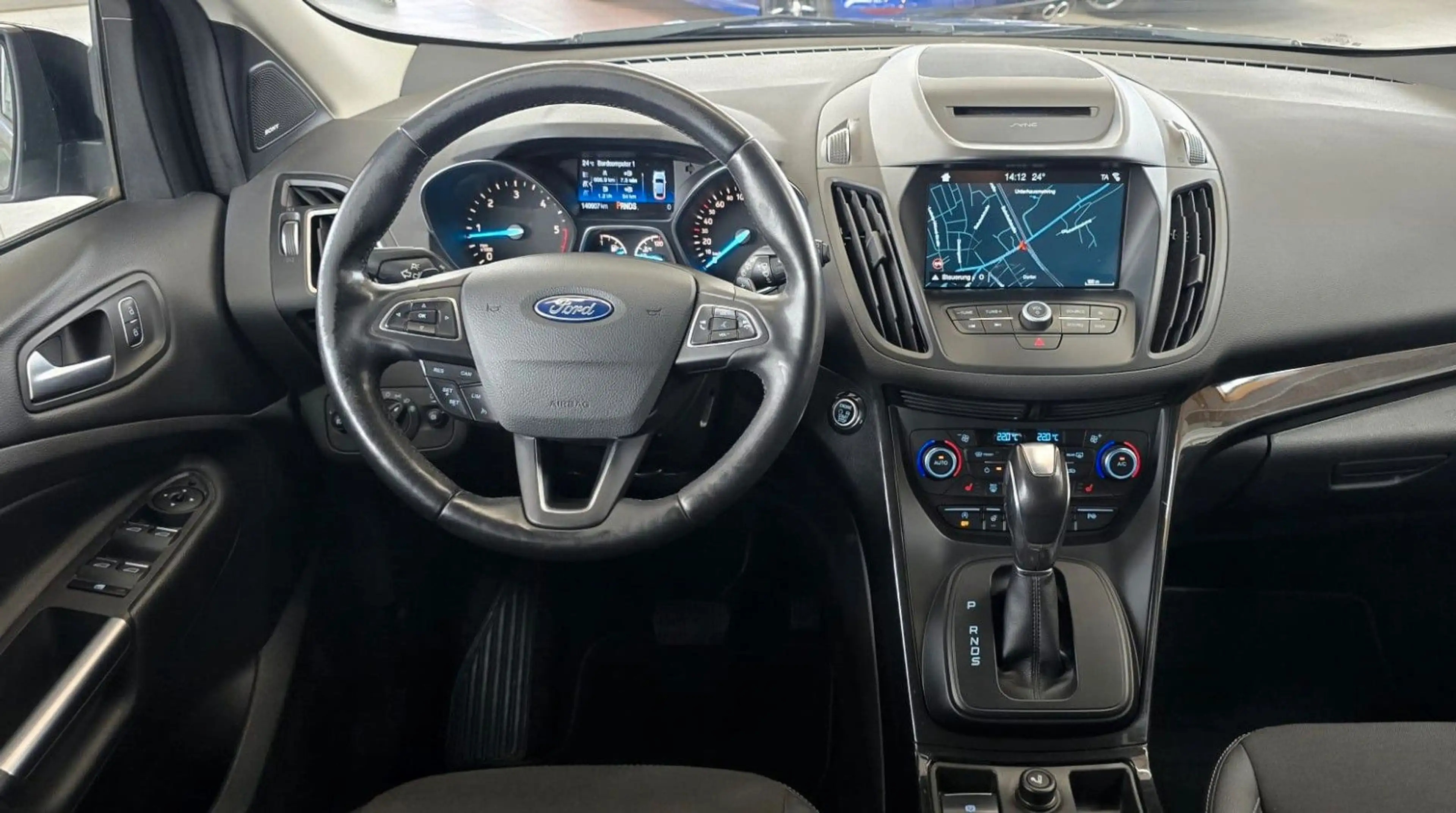 Ford Kuga Titanium — photo 11